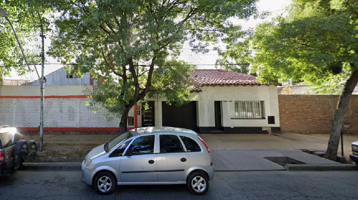 Encontraron muerta a una mujer en el garaje de su casa en Mendoza: detuvieron a su hijo y a su cuidadora
