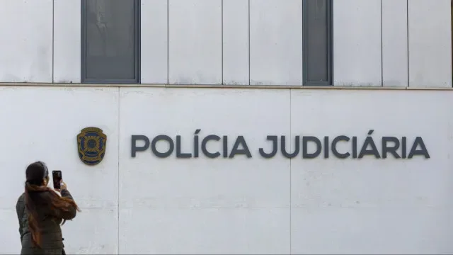 Testemunhou tiroteio e foi baleado. Meses depois, mataram-lhe o pai