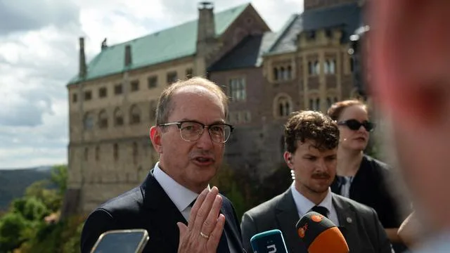 Drohnen: Dobrindt bittet bei Aufklärung zum Drohnenvorfall in Leipzig um Geduld