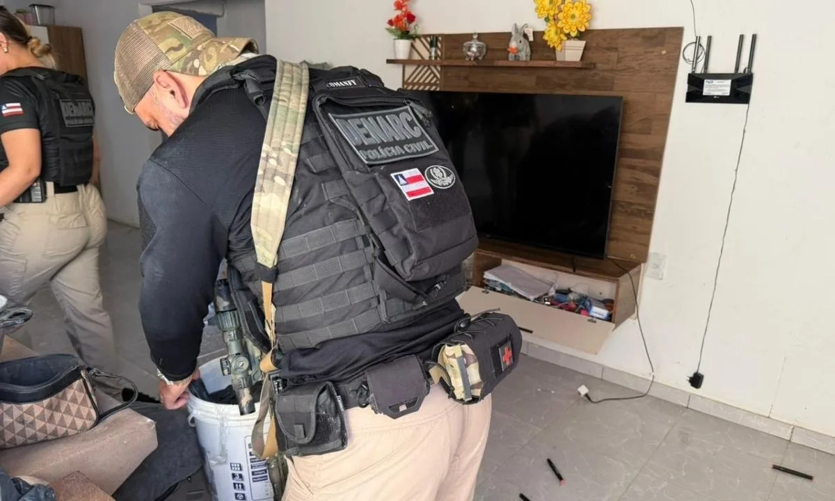 Dupla é presa por tráfico de drogas durante operação policial na Bahia