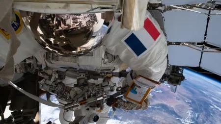 Erfolgreicher Außeneinsatz: Neue Antenne für die Raumstation ISS