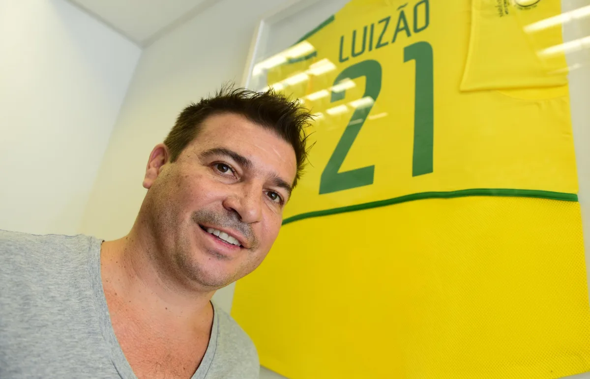 Pentacampeão em 2002 é acusado de violência doméstica contra namorada