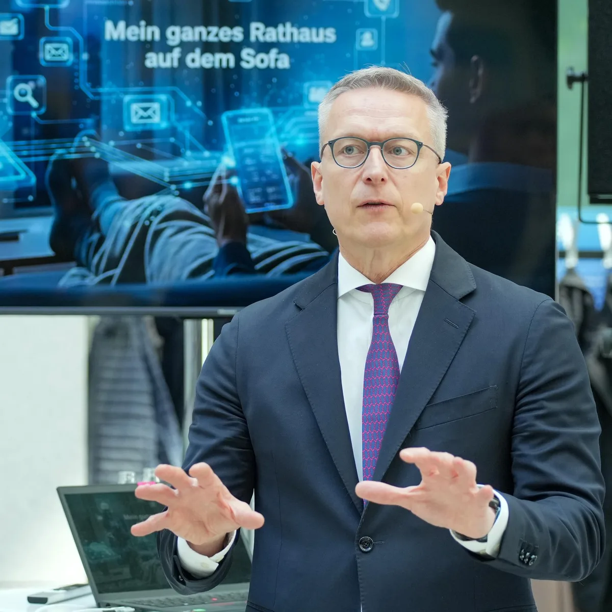 Künstliche Intelligenz - Wildberger fordert internationale Regeln für KI