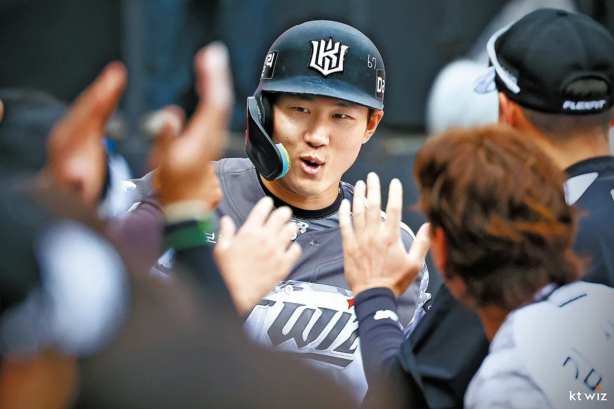 최원준, KT 옷입고 훨훨… 최다 안타 204개 신기록 행진