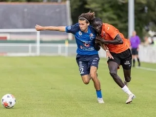 Football - National 1. Le FC Lorient s’est pris les pieds dans le tapis face au Poiré
