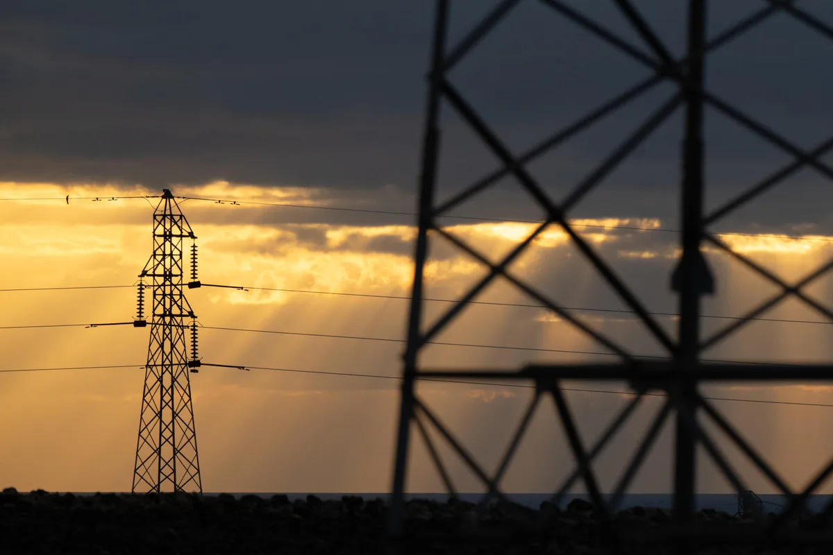 Denuncian que aumentaron a ocho horas los cortes eléctricos en al menos 11 estados tras pico histórico de consumo