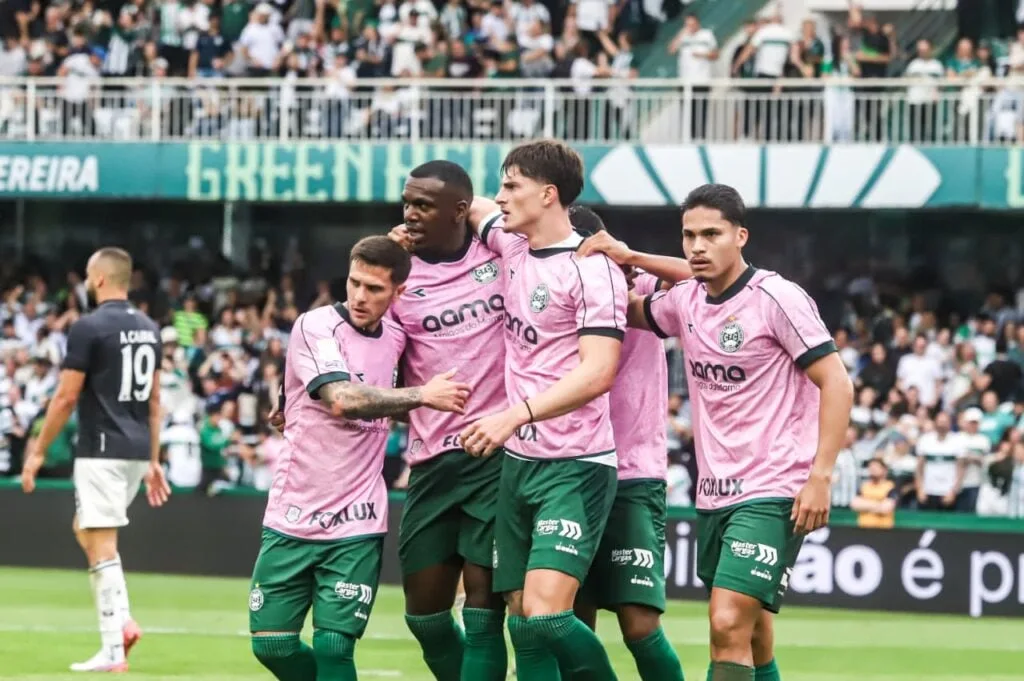 Seabra detona arbitragem, faz desabafo e elogia atuação do Coritiba