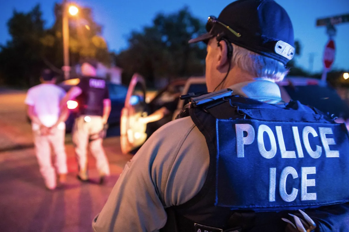 Alarma consular: la CNDH advierte sobre el uso de guantes de descargas eléctricas por el ICE