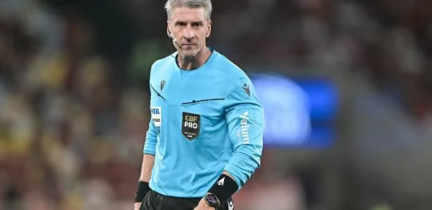 Neymar craque do pênalti em nível inverso ao que Daronco está apitando mal