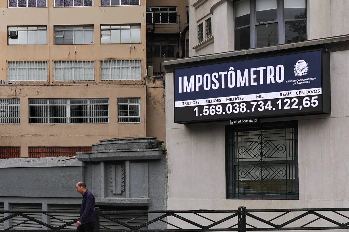 Ranking dos Políticos promove ato em frente ao Congresso contra aumento de impostos