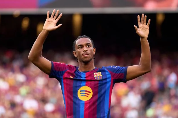 Alejandro Balde gives transfer green light as Man Utd handed huge Barcelona boost