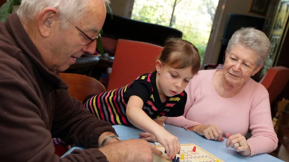 "Il faut qu'on souffle" : à Valence, ces grands-parents soulagés de voir leurs petits-enfants retourner à l'école