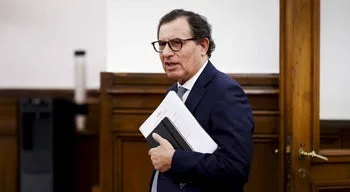 Ministro da Economia aconselha população a "consumir menos" energia
