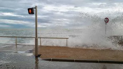 Fortes pluies, grêle et vents violents : le Var et les Alpes-Maritimes placés en vigilance orange pour orages par Météo France