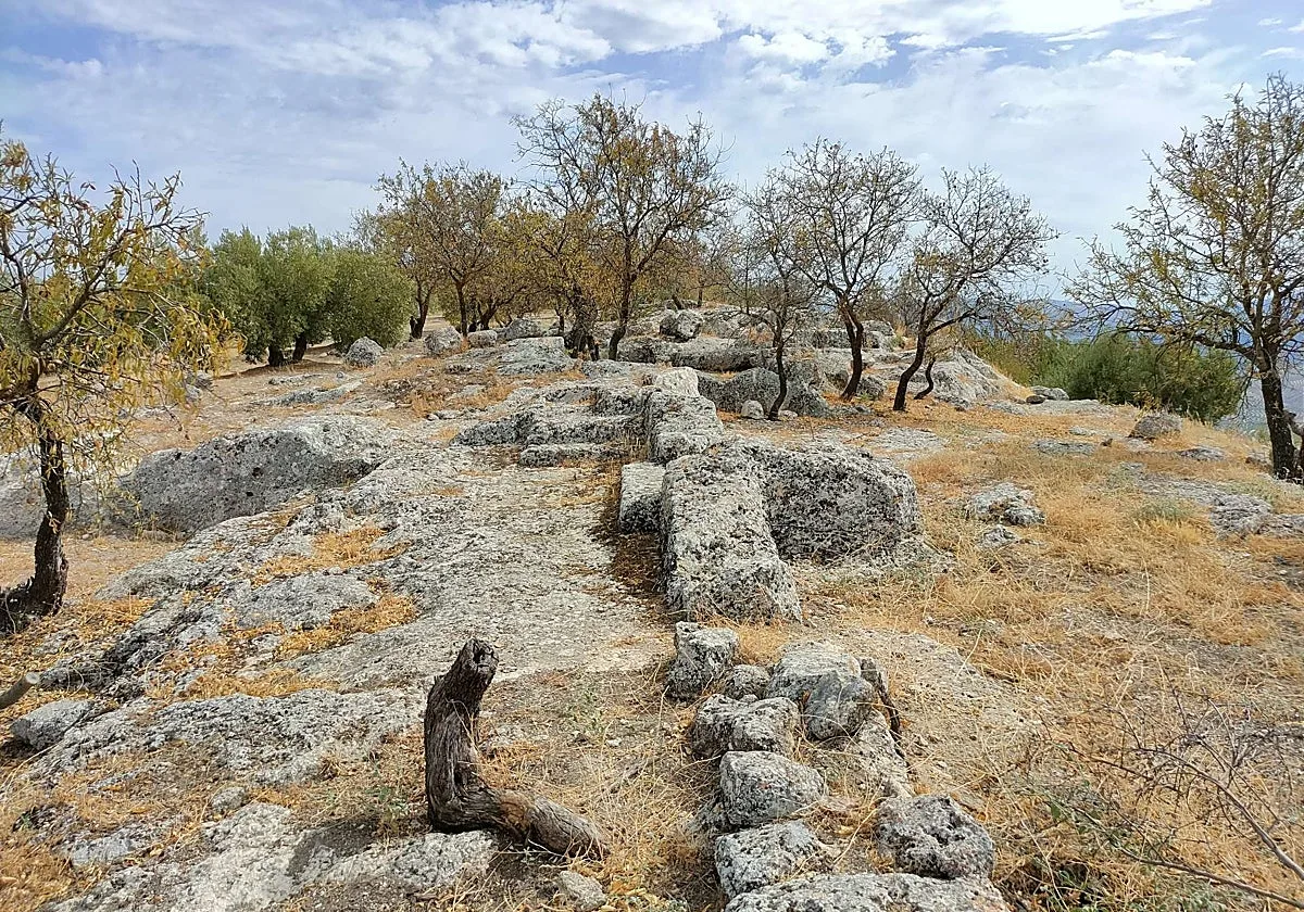 La Junta de Andalucía reafirma su apoyo para declarar BIC el Cerro de las Cabezas en Fuente Tójar