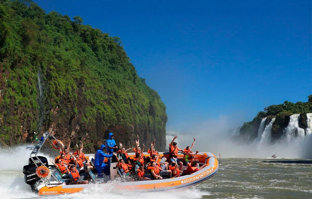 Empresa de passeio onde turista holandês morreu nas Cataratas entregou imagens editadas à polícia; sede é alvo de busca