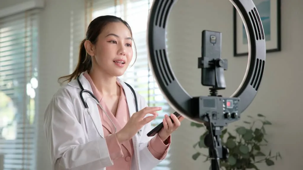 Pesquisadores usam inteligência artificial para encontrar falhas no TikTok que permitiam acessar câmera e fotos