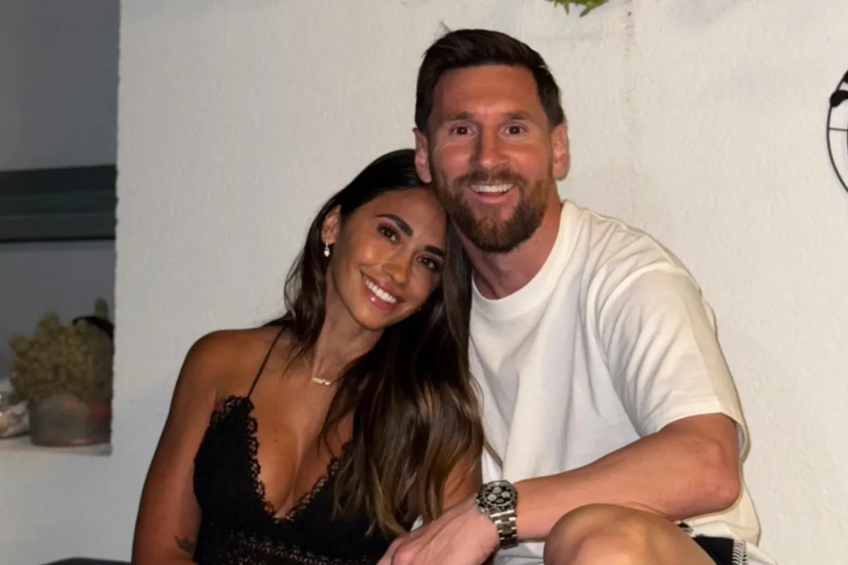 Amor, mate y tribuna: el dulce momento de Lionel Messi y Antonela Roccuzzo en la práctica de sus hijos