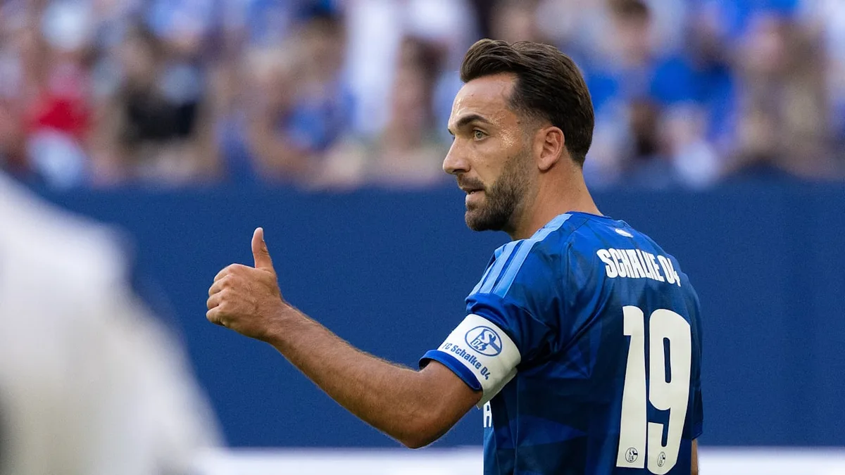 Drei Tage vorm Bundesliga-Start - Ganz Schalke zittert um die Karaman-Hüfte!