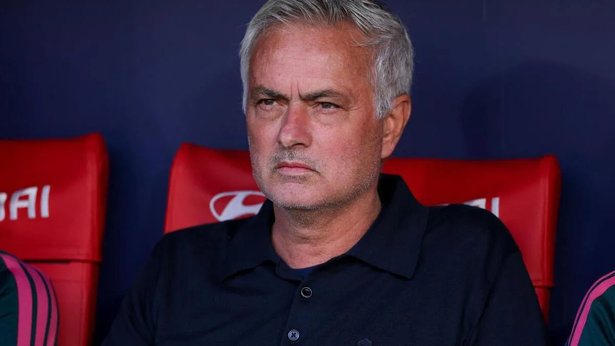 José Mourinho arrasa arbitragem do dérbi de Madrid: "É um pobre árbitro..."