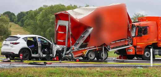 Nidda: Zwei Jugendliche sterben bei Unfall in Hessen – 15-Jähriger am Steuer