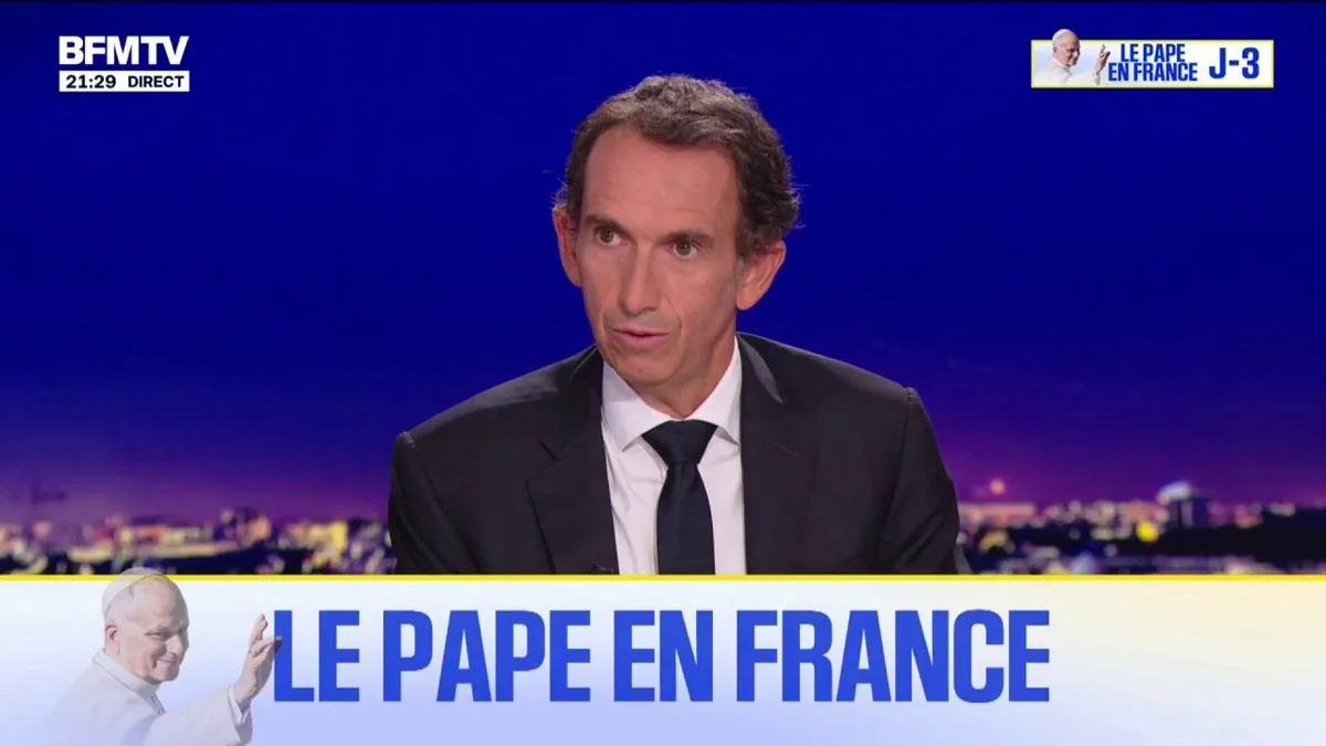 "Les clients viennent plus souvent, les paniers se réduisent", détaille Alexandre Bompard, PSG de Carrefour