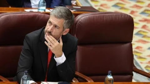 El consejero de Ayuso reconoce que el ático se compró para "alojar autoridades" y que podía albergar "un despacho"