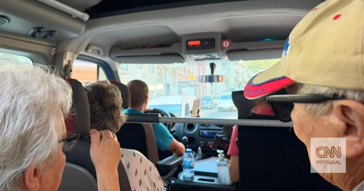"Azulinho": uma viagem diária no centro de Lisboa com "Maradona" ao volante