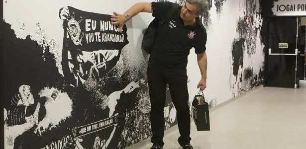 Pedido para impugnar Janikian esbarra em rito eleitoral do Corinthians