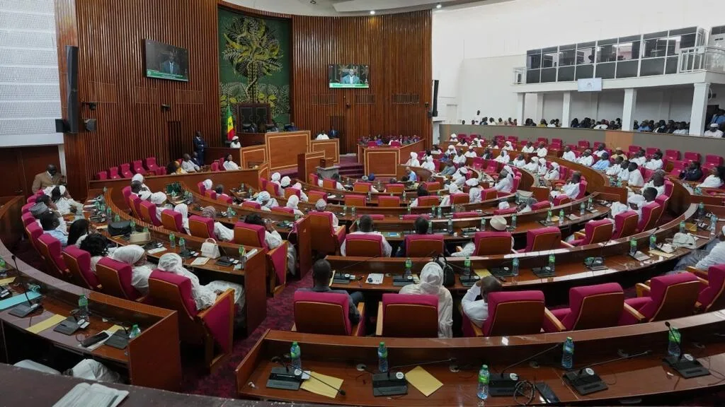 Sénégal: l’Assemblée clôt sa session extraordinaire et met en suspens deux textes portés par le Pastef