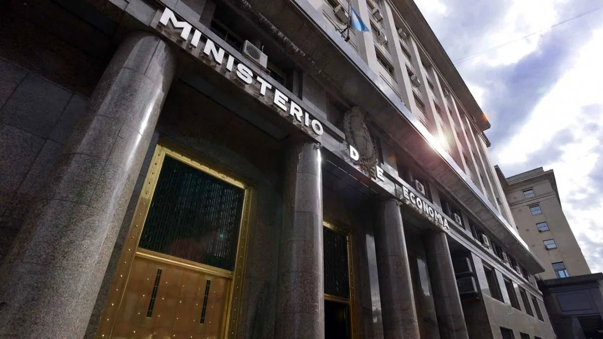 Canje de deuda dólar linked: el Tesoro tuvo una baja adhesión y persiste la presión por los vencimientos de fin de mes