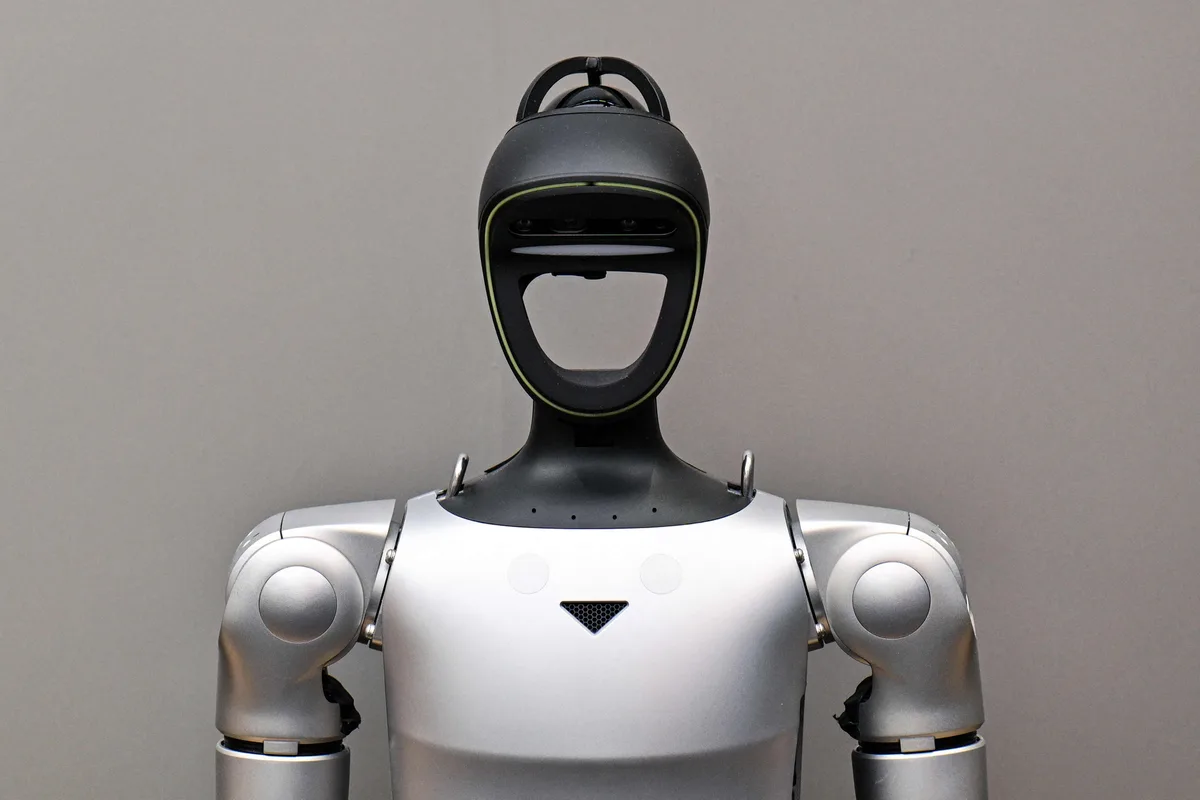 Unitree presentó un robot humanoide capaz de correr más rápido que un humano, pero le cuesta frenar