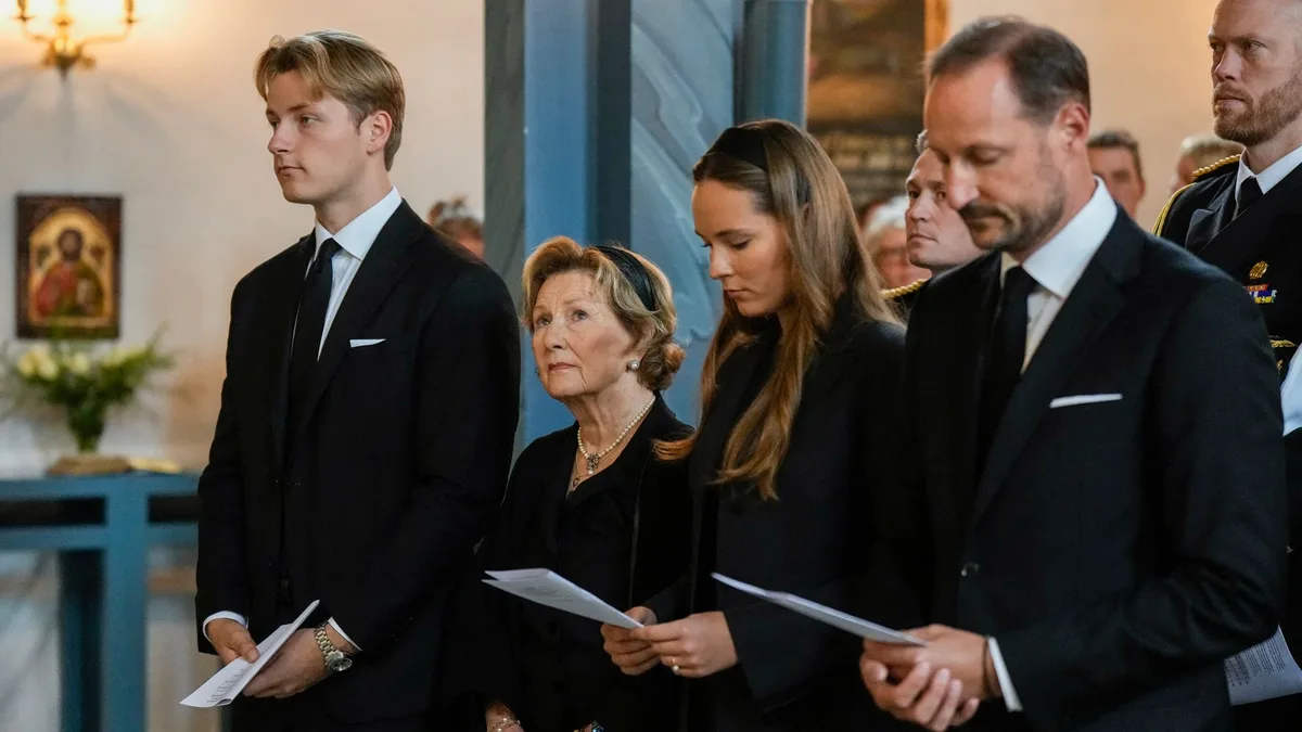 El dolor y la tristeza de la Familia Real noruega en la primera misa homenaje al rey Harald marcada por una sonada ausencia