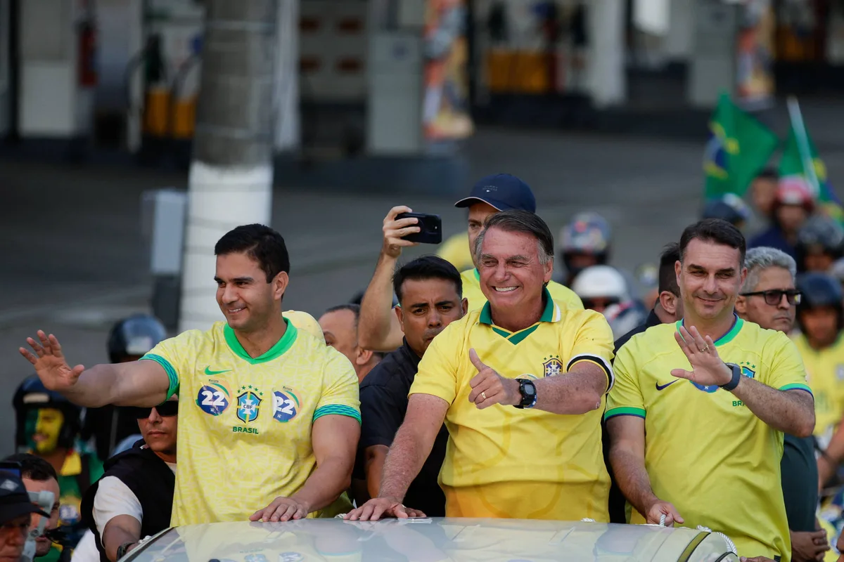 Polícia Civil do RJ faz busca em empresa ligada a amigo da família Bolsonaro