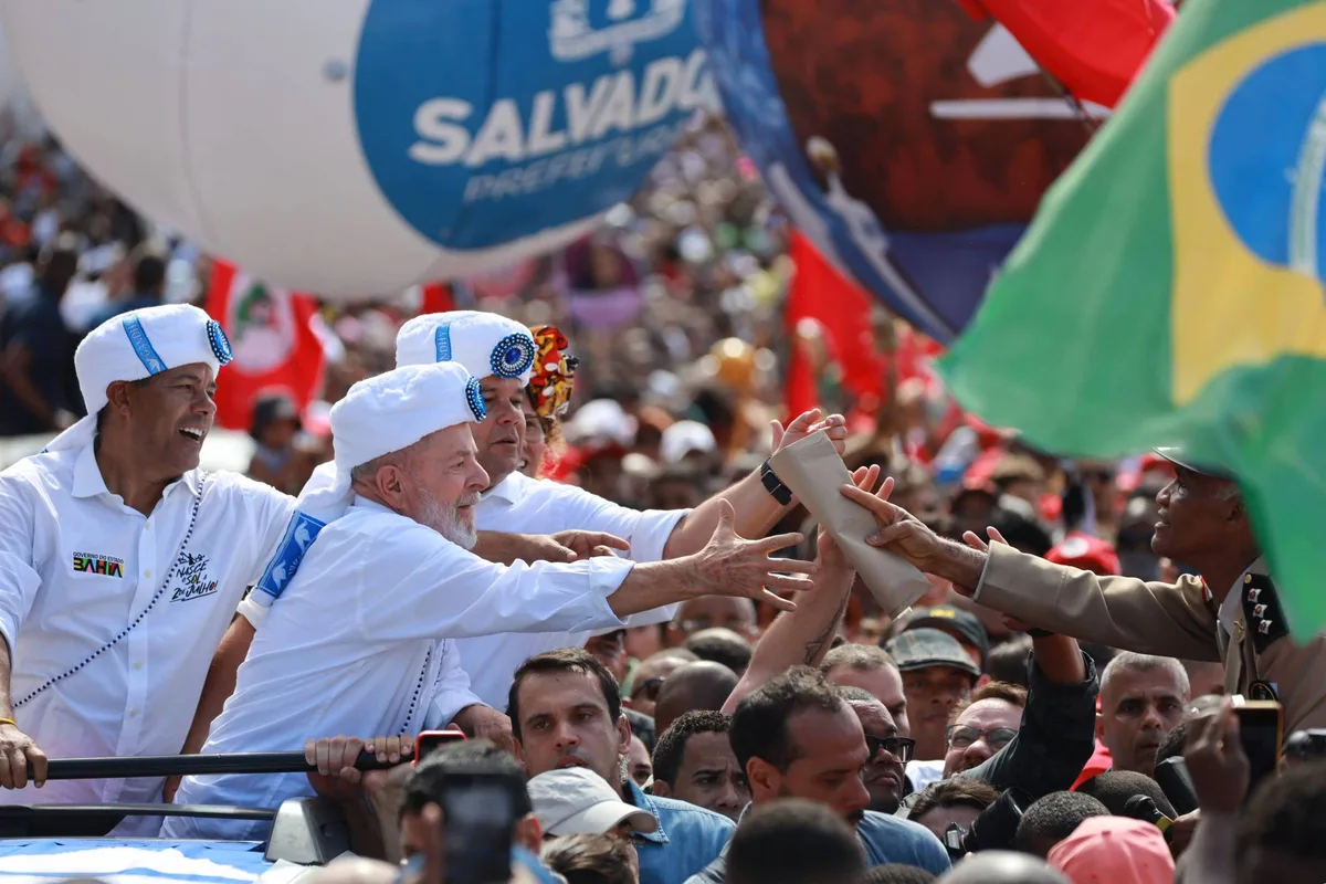 Lula vai à Bahia turbinar Jerônimo e conter avanço do 'voto LuNeto'