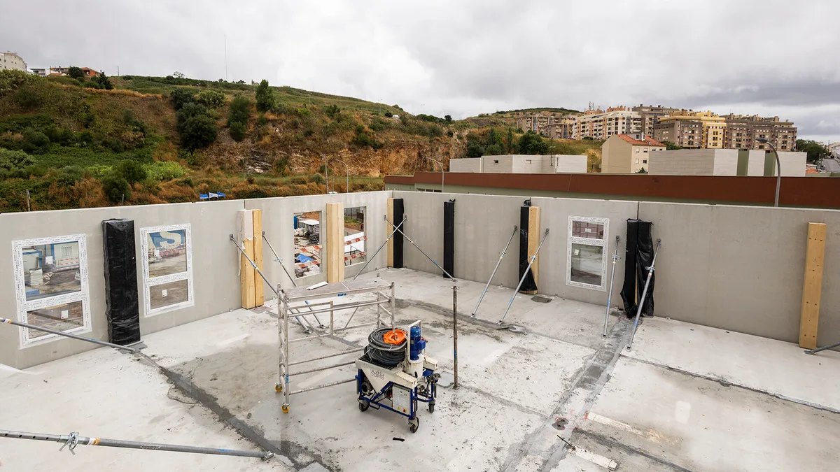 Cerca de 28.000 casas de habitação pública entregues até ao fim de agosto no âmbito do PRR