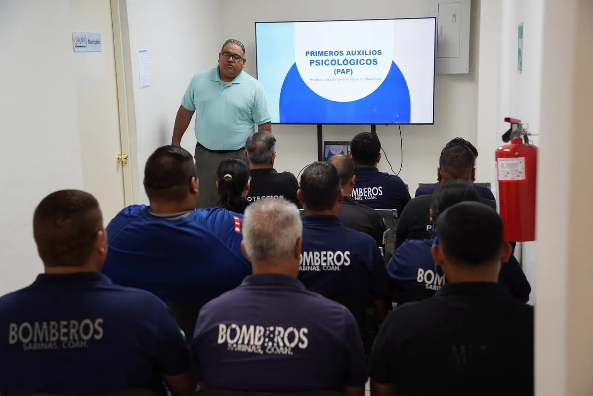 Capacitan a bomberos de Sabinas, Coahuila, para atender crisis emocionales