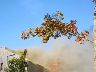Un nouvel incendie ravage un immeuble résidentiel à Guérande, les habitants évacués depuis le deuxième étage