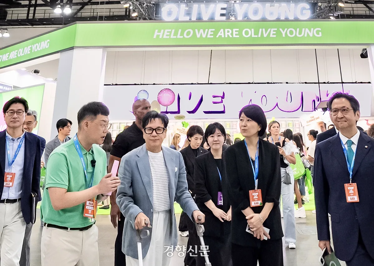 누나 이미경·딸 이경후와 LA KCON 관람한 이재현···CJ “미국은 절체절명의 지역”