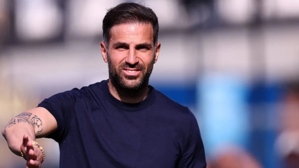 Como Barcelona se antecipa para tornar Cesc Fàbregas o sucessor ideal de Hansi Flick?