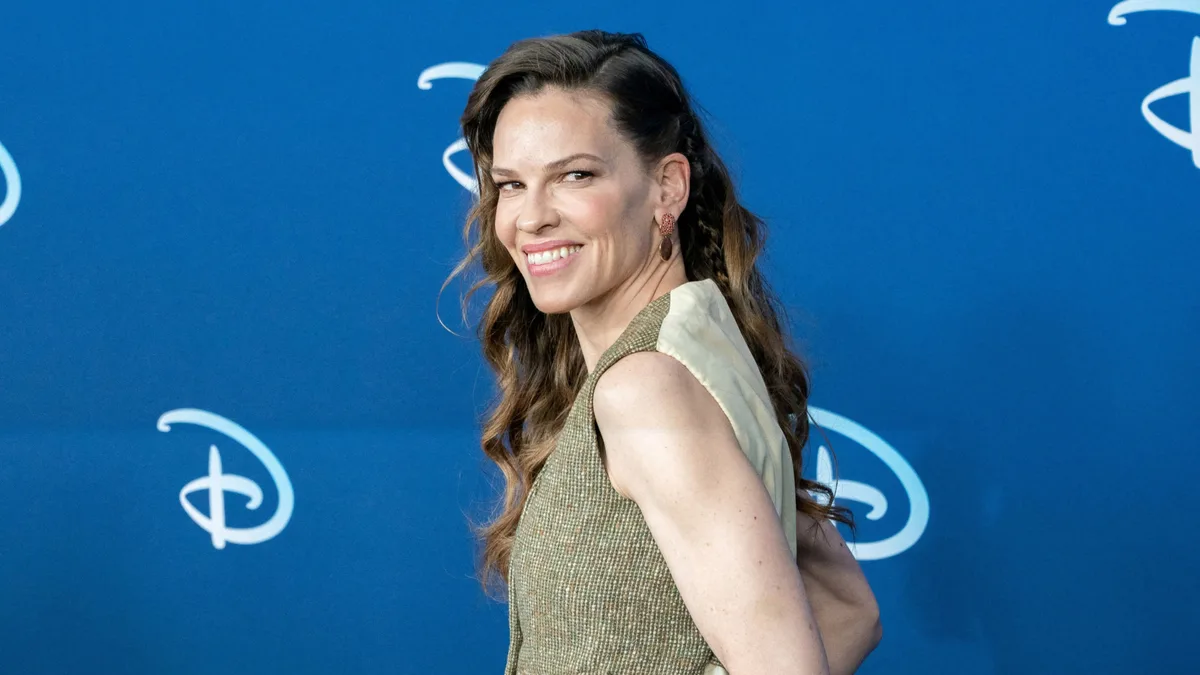 Hilary Swank, embarazada a los 52 años: así anunció que espera a su tercer hijo