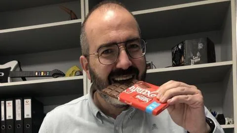 Ismael Sirio, el "diputado Phoskito" que abandonó a Casado y ahora 'ayusiza' las redes del PP