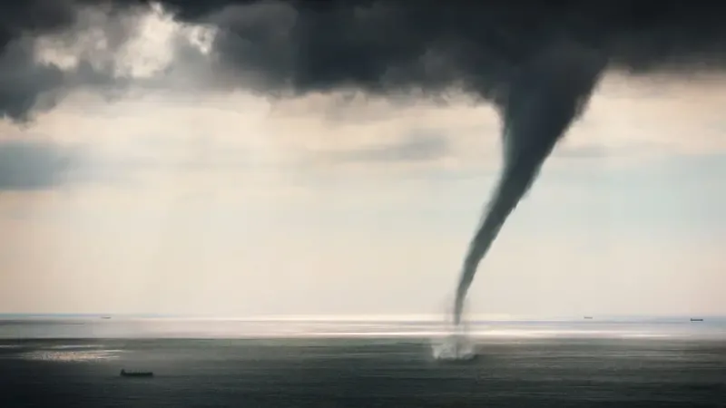 Tromba marina se formó sobre el Lago de Maracaibo en medio de fuertes precipitaciones de este domingo