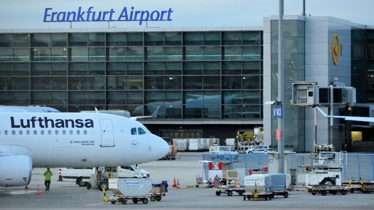 Mosquito travels to Germany on plane, kills airport staffer with malaria, infects 6