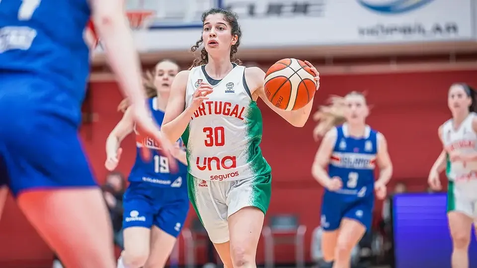 Seleção feminina volta a vencer a Islândia