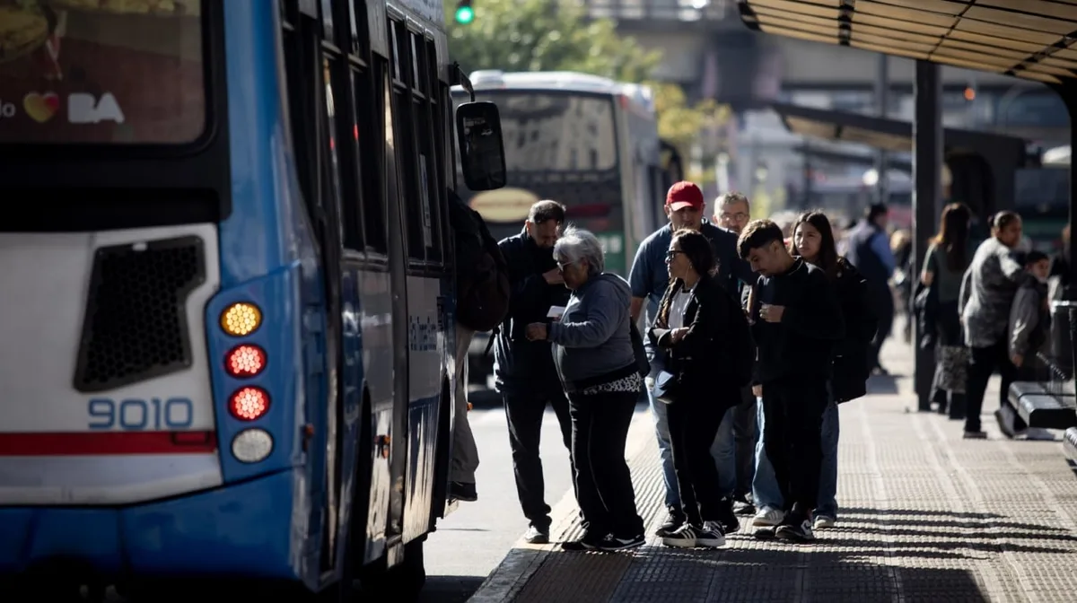 Cuánto aumentará el boleto de los colectivos que circulan en CABA y PBA desde noviembre