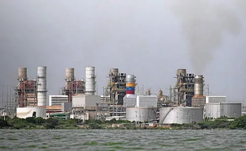 Trump anuncia pacto para tomar petróleo venezolano