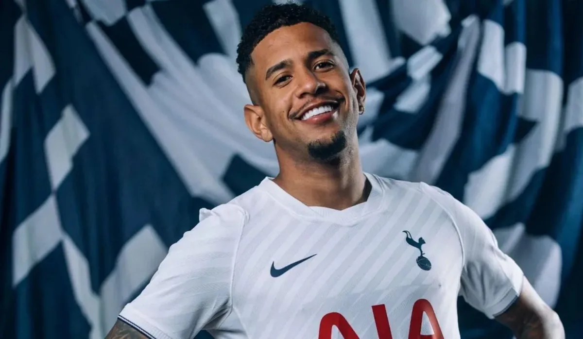 Tottenham anuncia contratação do capixaba Savinho por R$ 600 milhões: “Feliz por estar aqui”