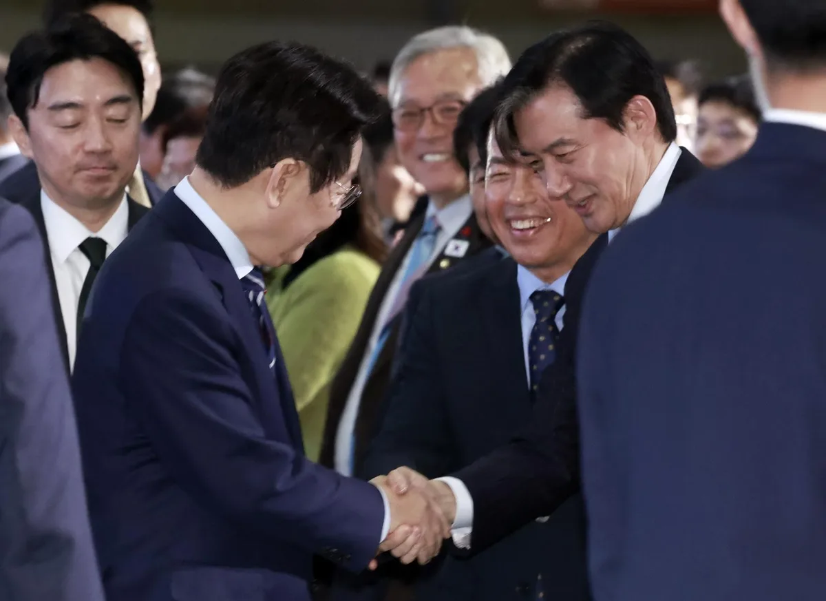 “조국, 낙선뒤 존재감 알리려 李에 공세” 靑내부 불쾌감