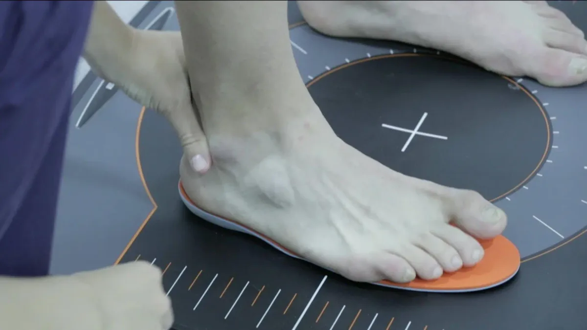 ¿Tienes deformidades en los dedos de los pies? Así pueden prevenirse, según los podólogos